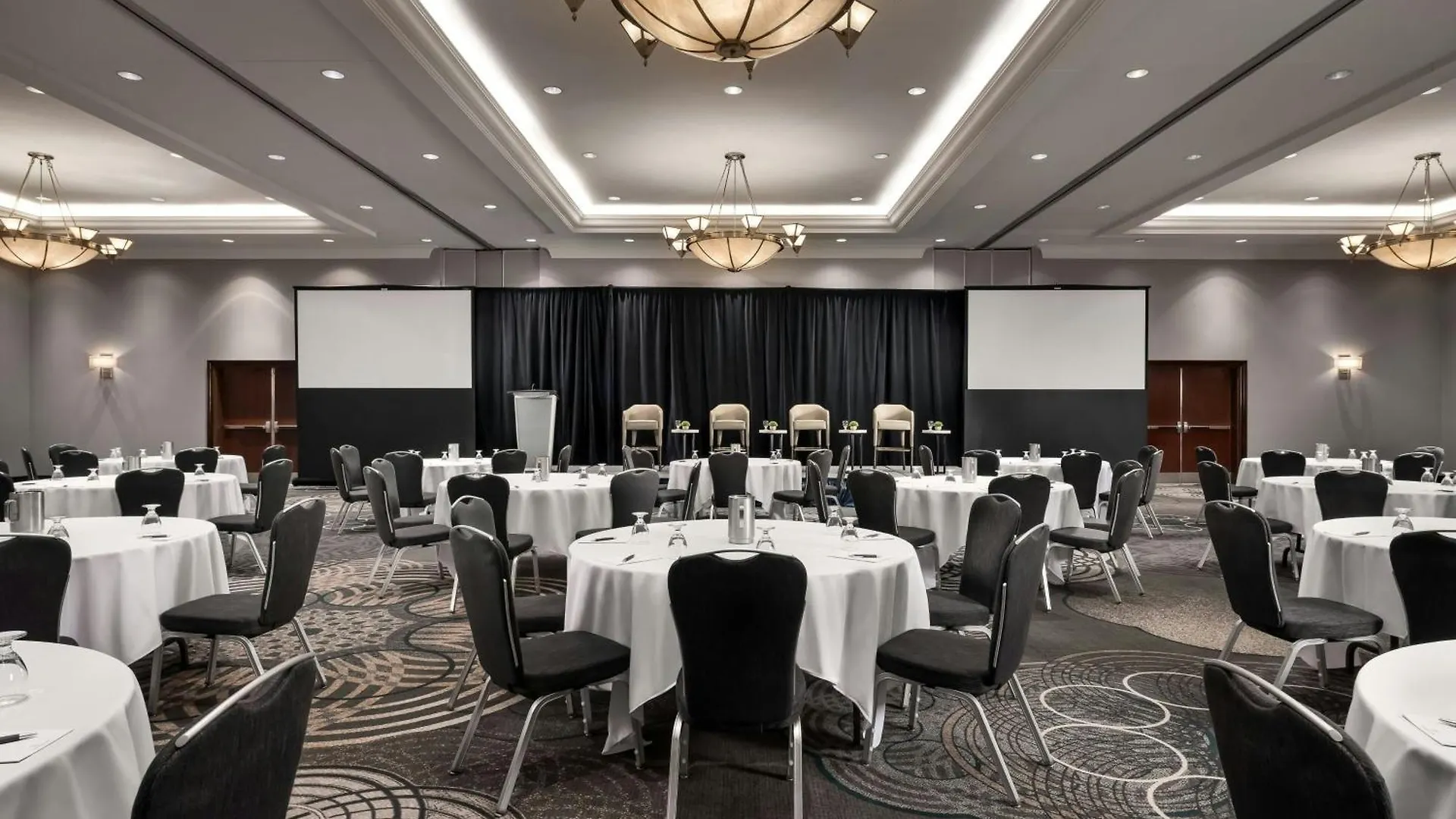 Sheraton Toronto Airport Hotel & Conference Centre 4*,  Kanada