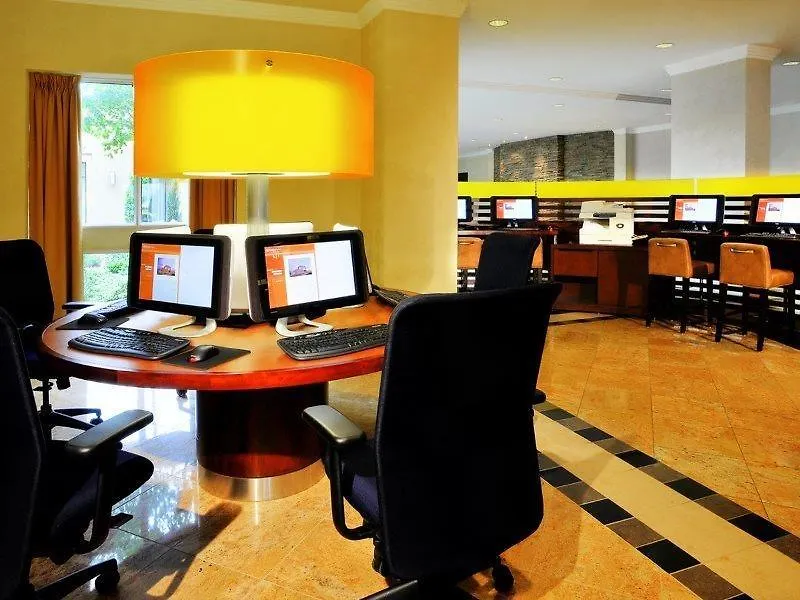 Sheraton Toronto Airport Hotel & Conference Centre 4*,