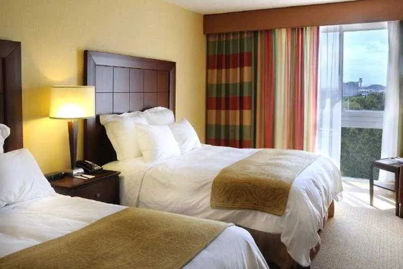 Sheraton Toronto Airport Hotel & Conference Centre