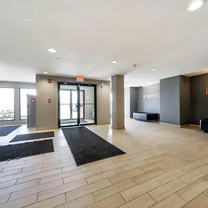 https://bright-luxe-condo-ac-top-floor-king-bed-balcony.edmonton-hotels.net