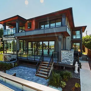 Privatunterkunft The Chateau Burnaby