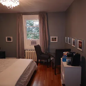 Privatunterkunft With King Bed In Shared 3 Bedroom Downtown Montréal