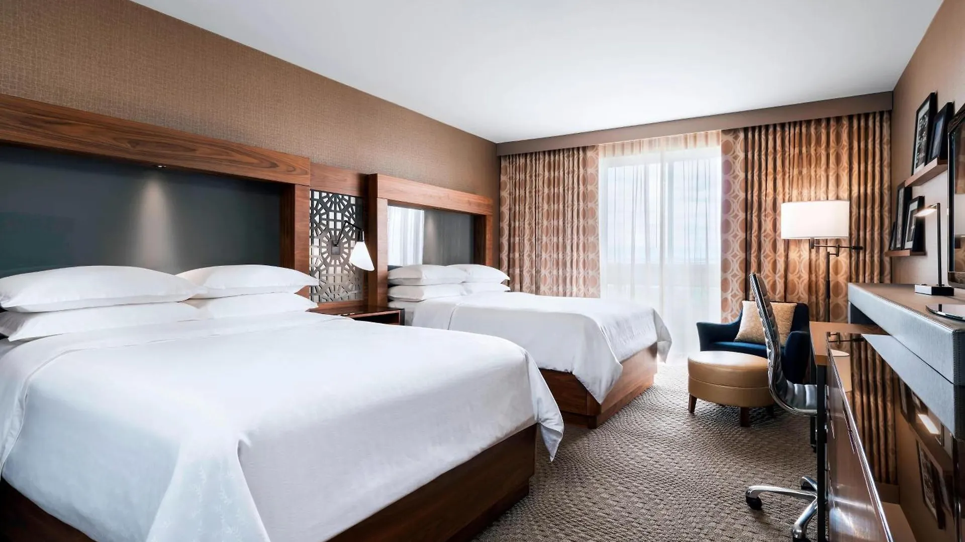 Sheraton Toronto Airport Hotel & Conference Centre 4*,